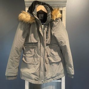 Zara winter jacket with faux fur trimmed hood. Size large and army green color.